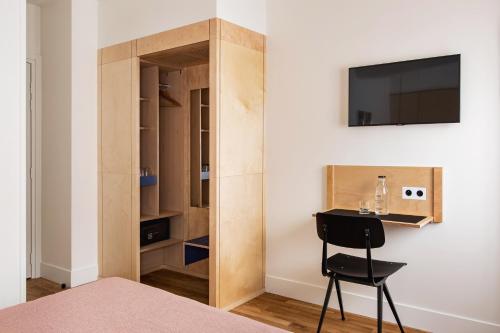 New Opera Hotel - Location and Guest Experience