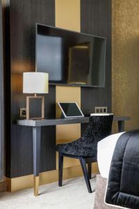 Niepce Paris, Curio Collection By Hilton - Guest Experience and Reviews