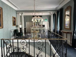 No. 30 Knightsbridge - Facilities and Amenities
