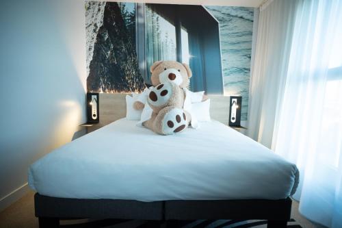 Novotel Angers Centre Gare - Room Types and Amenities