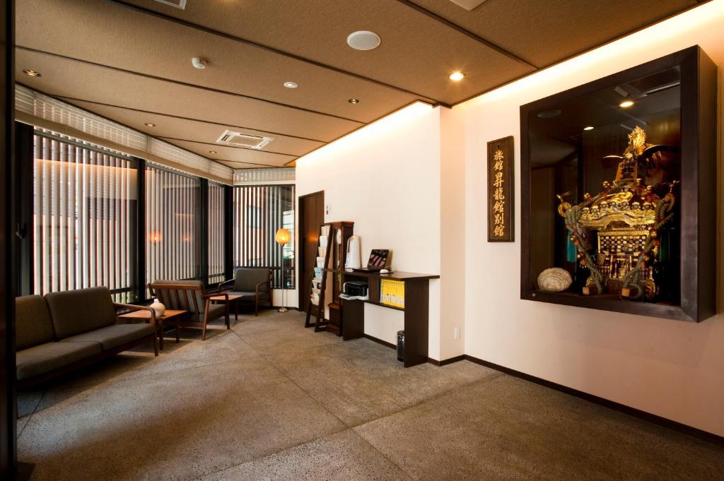 Ochanomizu Hotel Shoryukan - Accommodations and Amenities