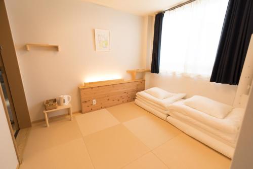 Onya Tachibana - Location and Nearby Attractions