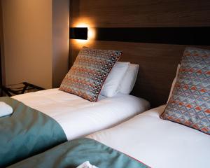 Oxford Hotel - Room Types and Features