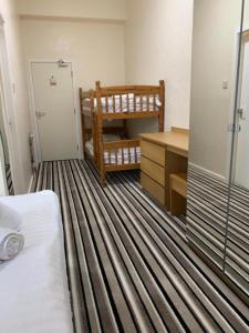 OYO Wave Crest Hotel - Dining and Facilities