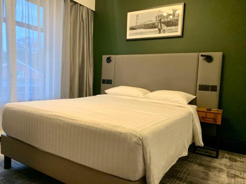 Park Inn by Radisson Bournemouth - Delectable Dining