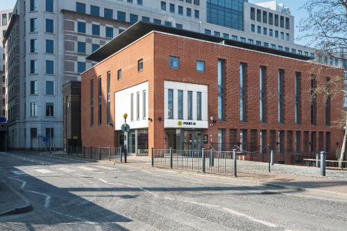 Point A Hotel London Canary Wharf - Room Features and Amenities