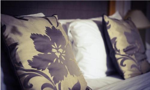 Queens Court Hotel - Booking Information