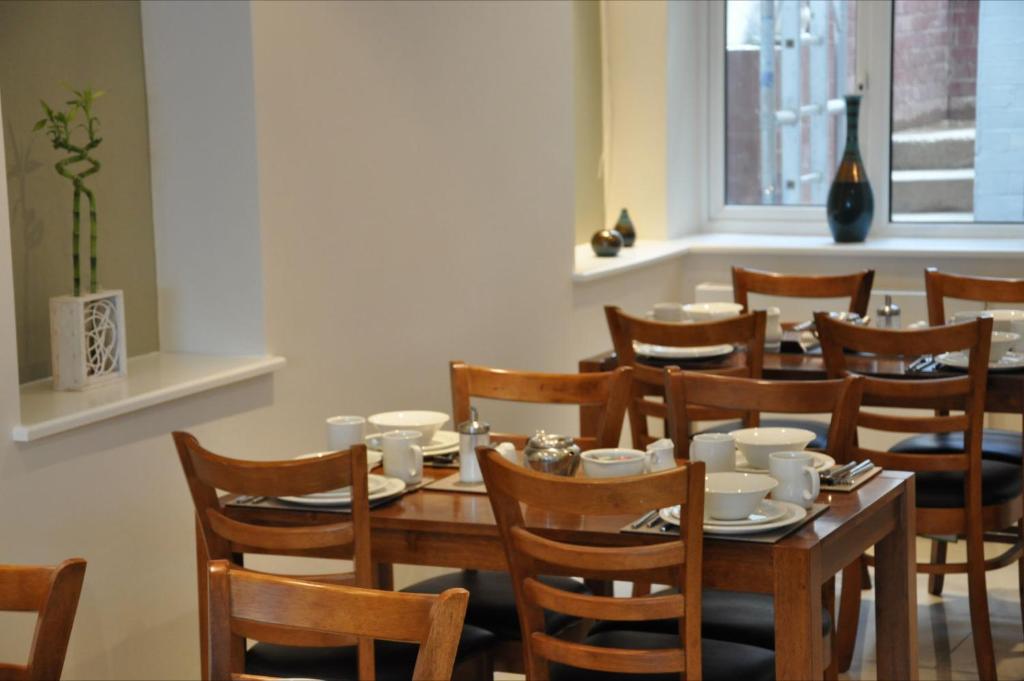 Queens Hotel - Dining Experience at Queens Hotel