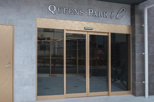 QUEENS PARK Review