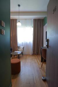 Quintessence - Dining Options and Facilities