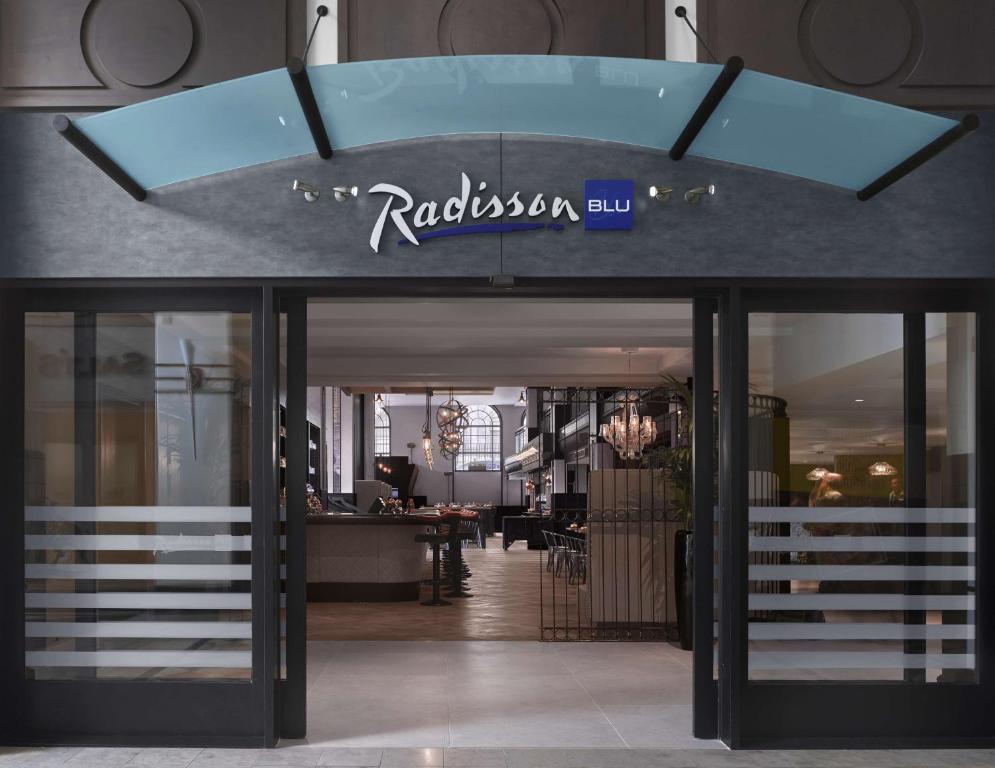 Radisson Blu Hotel, Leeds City Centre - Rooms and Amenities