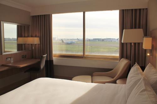 Renaissance London Heathrow Hotel - Accommodation and Room Amenities