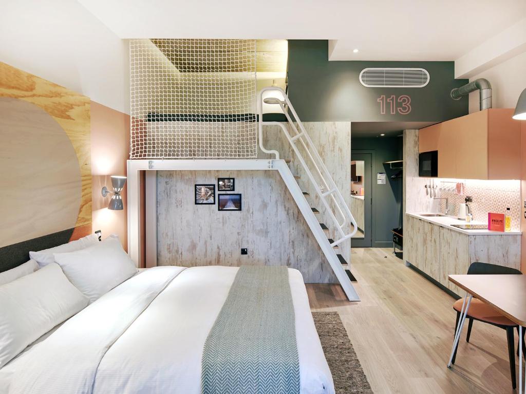 Room2 Southampton Hometel Review