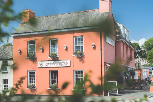 Rose and Crown Yealmpton - Dining and Breakfast