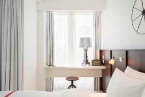 Ruby Lucy Hotel London - Room Features and Amenities
