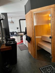 Salon Boyer - Location and Guest Experience