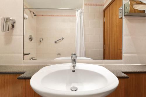 Savera Hotel South Ruislip - Guest Ratings and Reviews