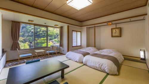 Shimobe Hotel - Dining and Onsen Experience