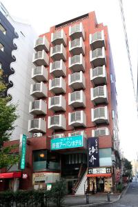Shinjuku Urban Hotel - Staff and Service