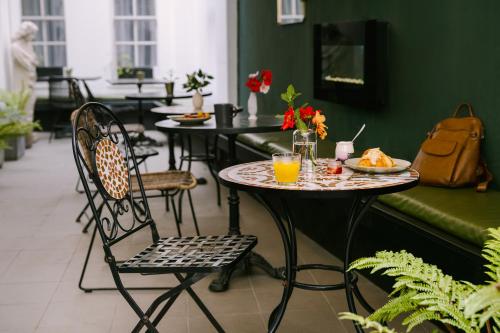 Sonder Chelsea Green - Amenities and Services