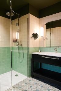 Square Lodge Hotel La Roche Sur Yon - Handwritten Collection - Guest Experience