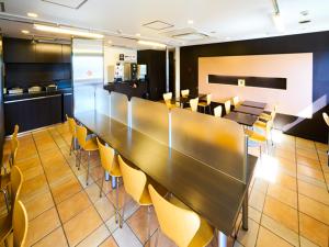 Super Hotel Sakai Marittima - Room Types and Occupancy