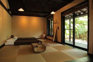 Taketomijima Akaneya - Hotel Overview and Location