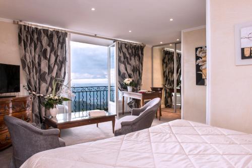 The Bastide De Tourtour Hotel & Spa - Exceptional Amenities and Dining