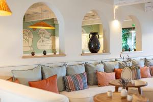 The Bastide Saint Georges & Spa - Amenities and Location