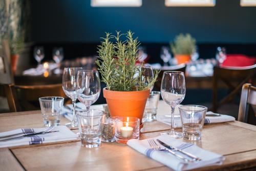 The Black Boy - Dining Options