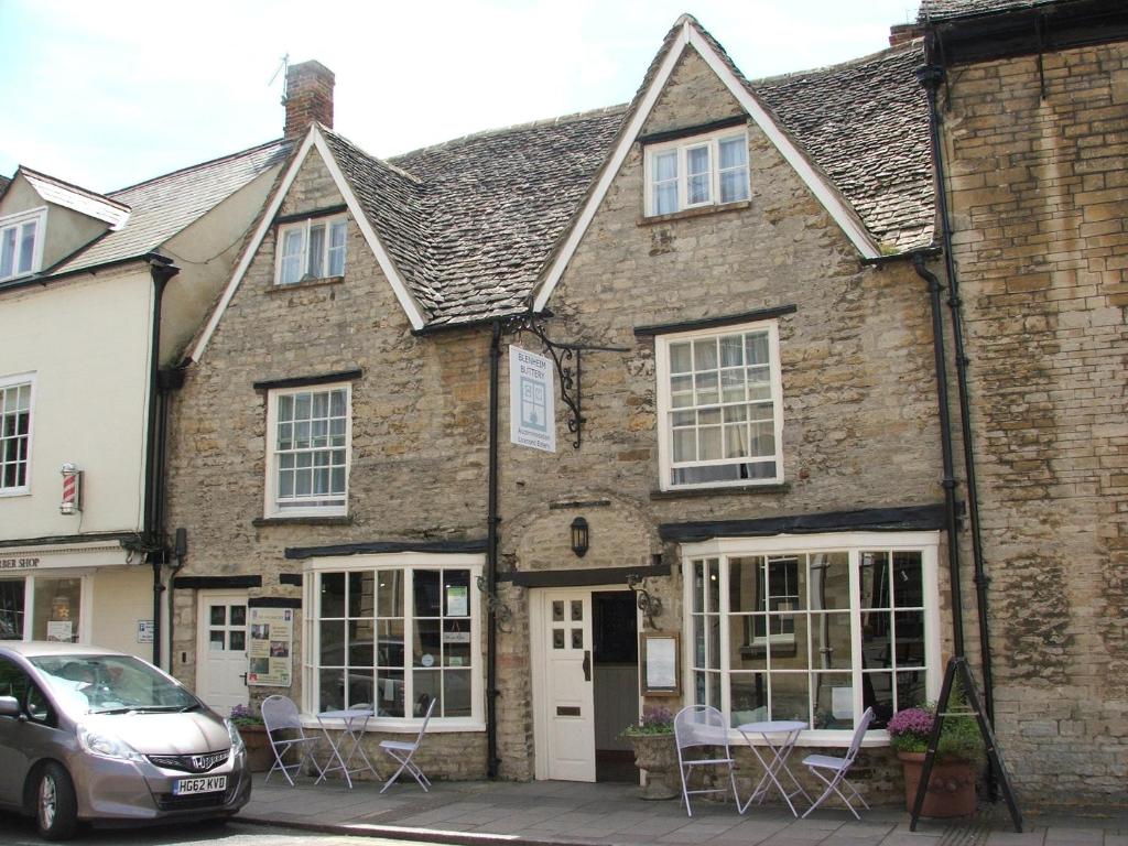 The Blenheim Buttery - Courtyard Garden and Tea Room