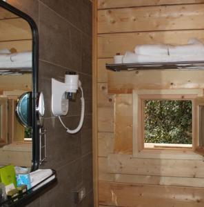 The Cabins in the Woods Hotel - Cabin Features and Amenities