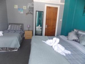 The Celtic Pride Hotel - Room Amenities and Features