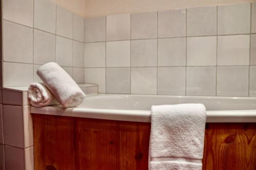 The Chalet Hotel Cordon Adults Only - Location and Accessibility