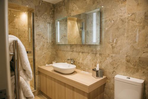 The Dean Court - Guest Ratings and Reviews