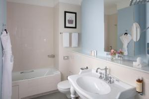 The Elysees 123 - Astotel - Comfortable Accommodations