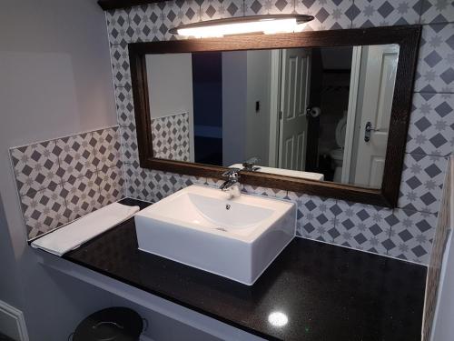 The Glebe Hotel - Guest Experience and Reviews