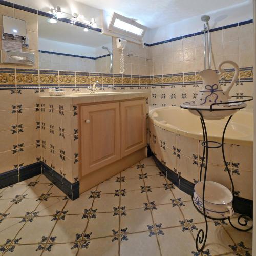 The Hamlet - Hotel Overview and Location