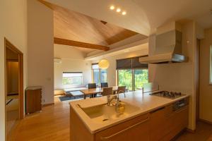 The Inn of the Wisteria - Bedroom Configuration