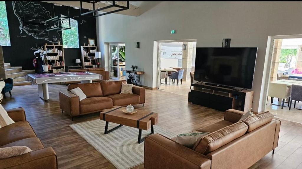 The Madonna - Location and Guest Experiences