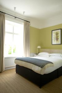 The Manor at Sway – Hotel, Restaurant and Gardens - Picturesque Grounds and Gardens