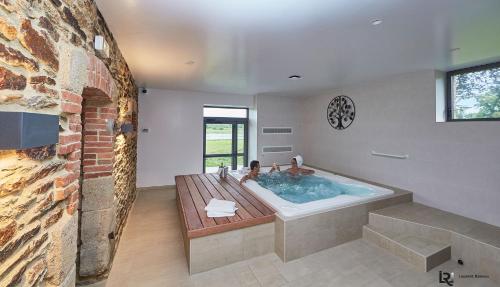 The Manor of Kerbot - Guestroom Features