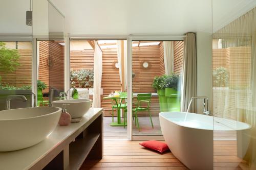 The Mathurin Hotel & Spa - Location and Guest Experiences