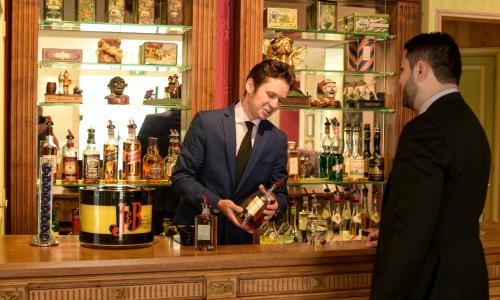 The Medicis Relay - Exploring the Surrounding Area