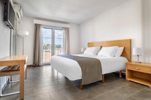 The Mougins Club - Apartment Features and Amenities