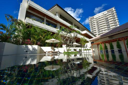 The Naha Terrace - Diverse Dining Options