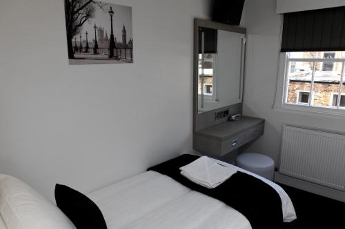 The Omega Hotel - Dining Options Available
