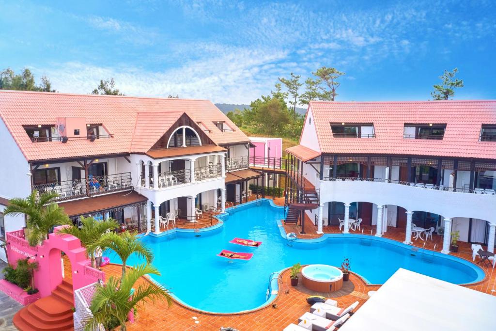 The Pool Resort OKINAWA Review