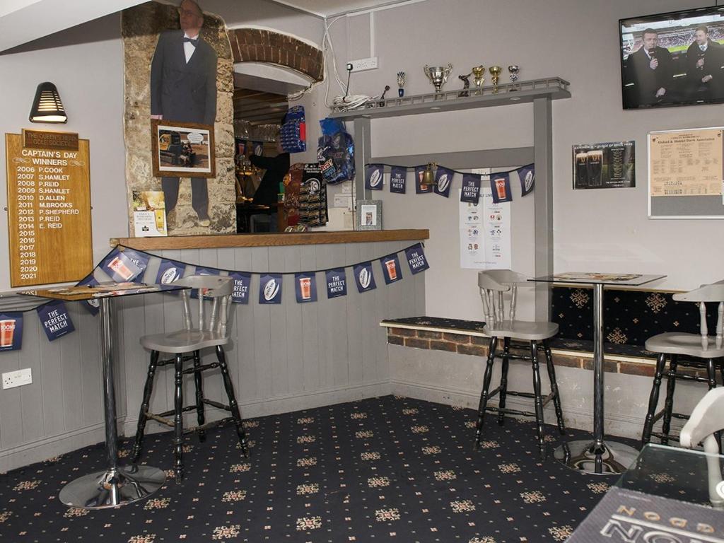 The Queens Head - Amenities and Services