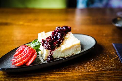 The Roundabout Hotel - Dining and Culinary Experience